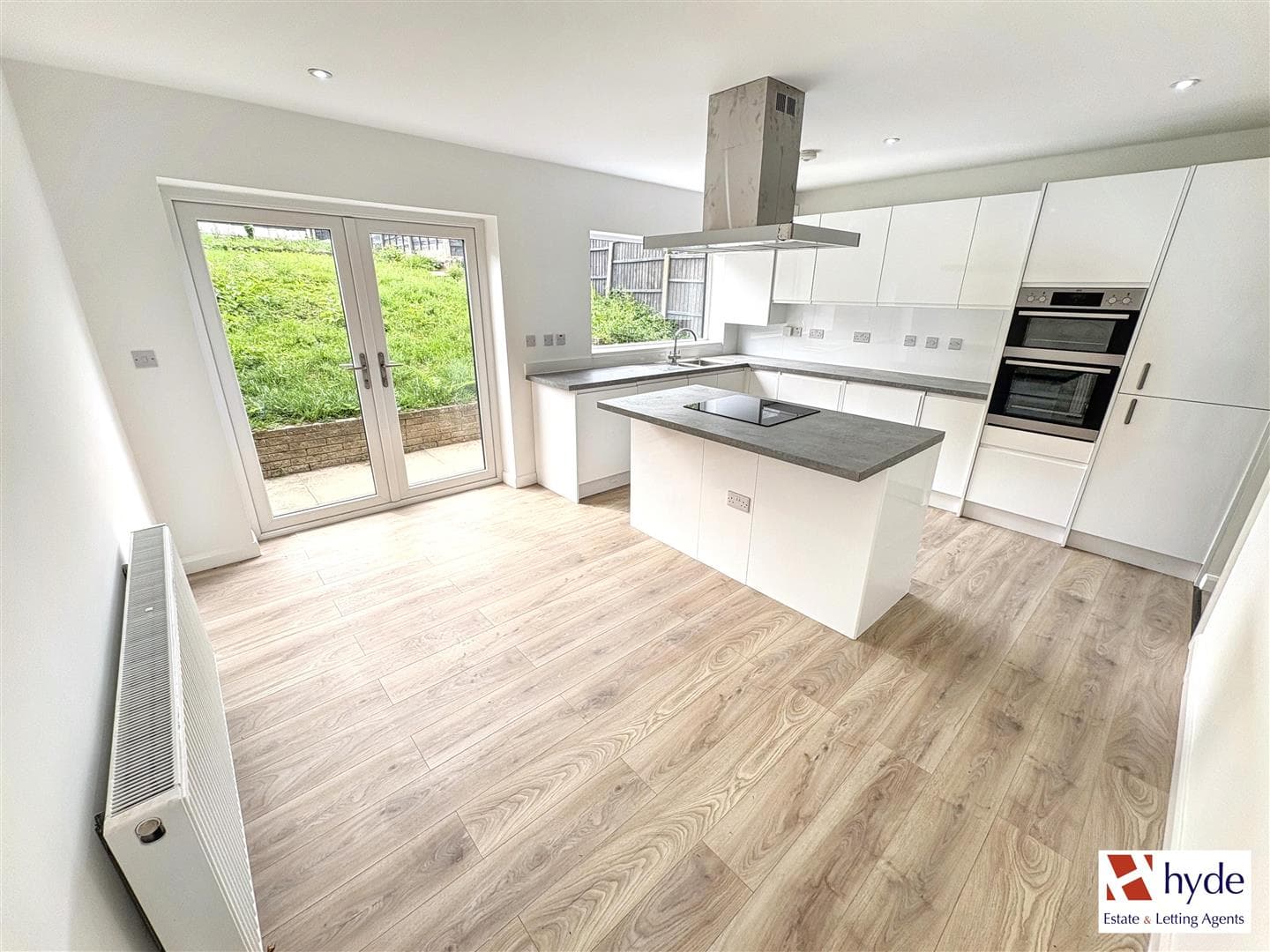 Sandgate Road, Whitefield, Manchester. M45 6WG