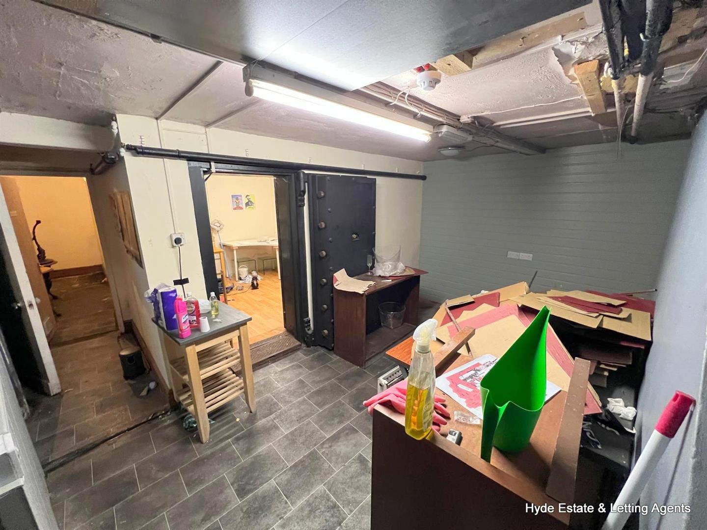 Images for 8 Silver Street, Bury EAID:HydePartnersAPI BID:2